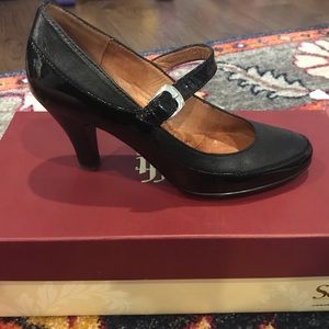 Sofft leather Orion black Mary Jane heel pumps